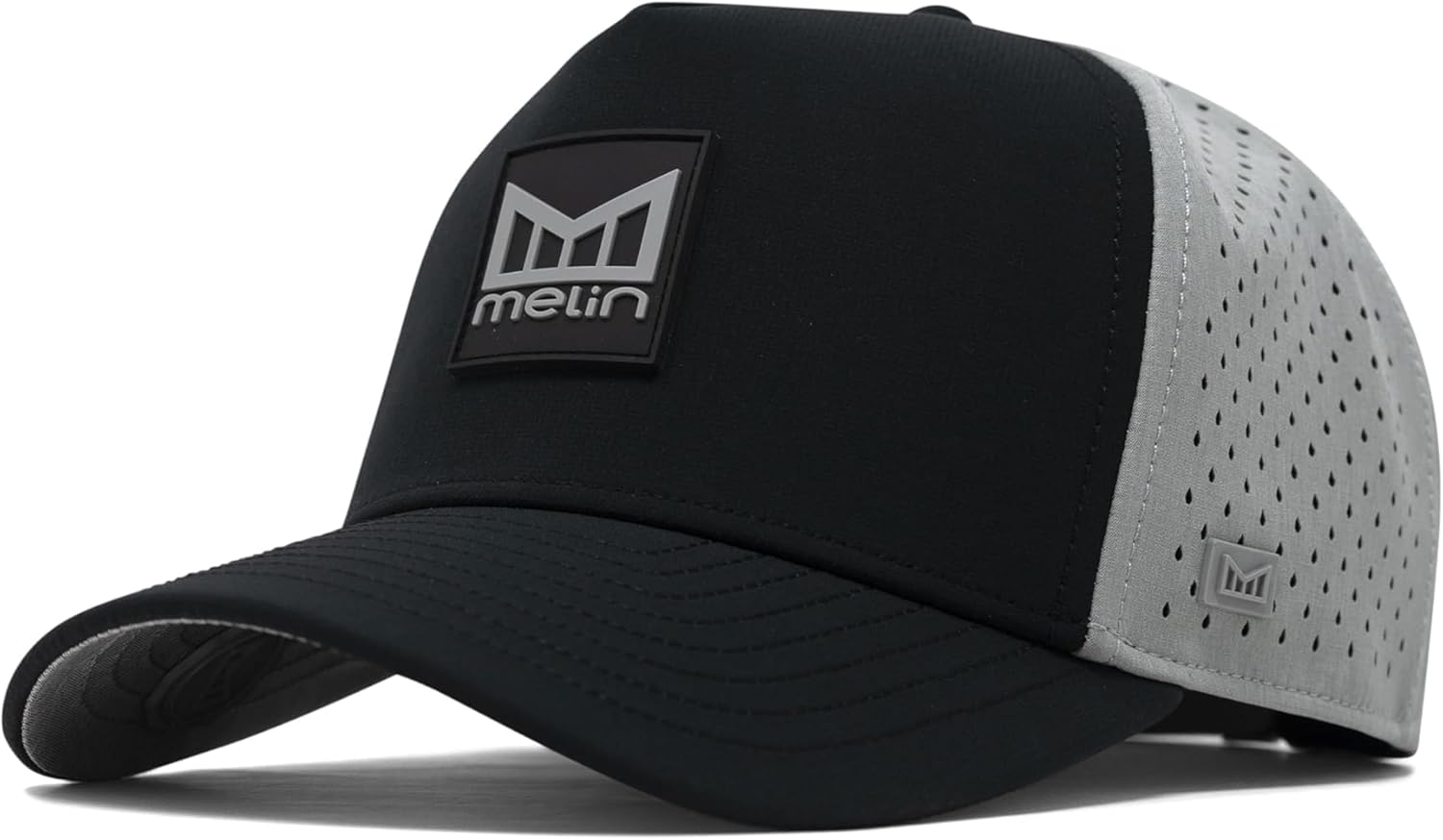 Water-resistant performance baseball cap in multi-color with snapback closure, golf and running — detail