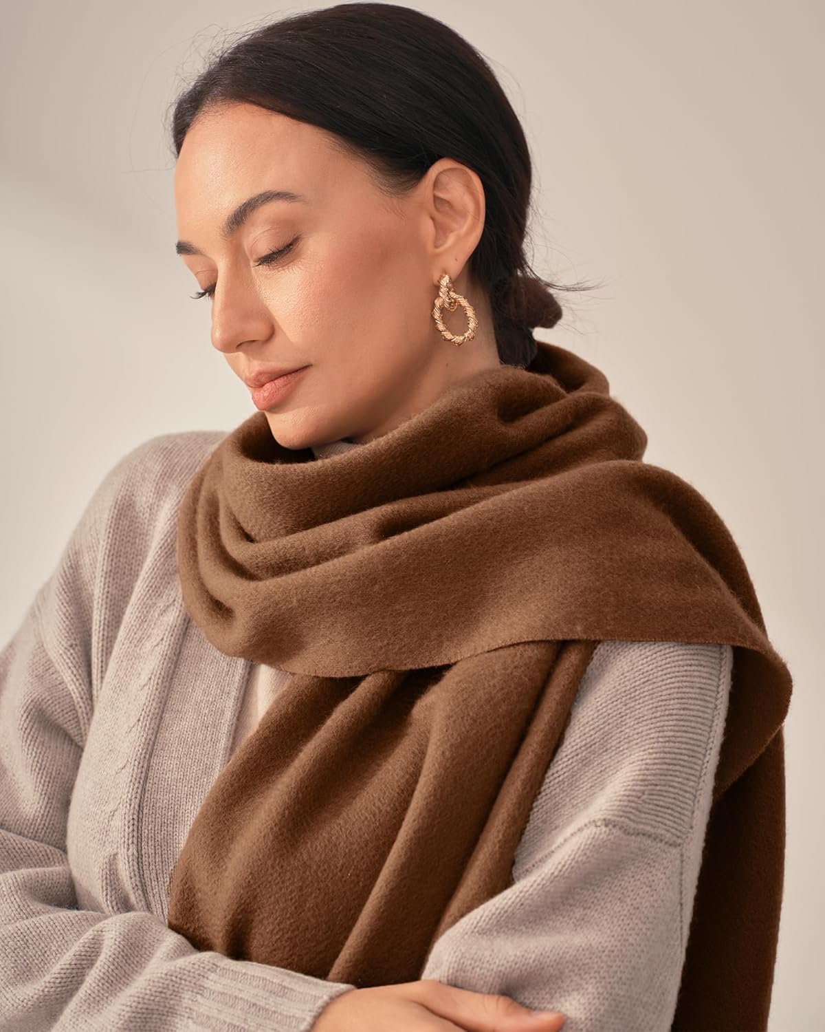 Cashmere winter scarf in warm neutral tone with fringed edges — view 2