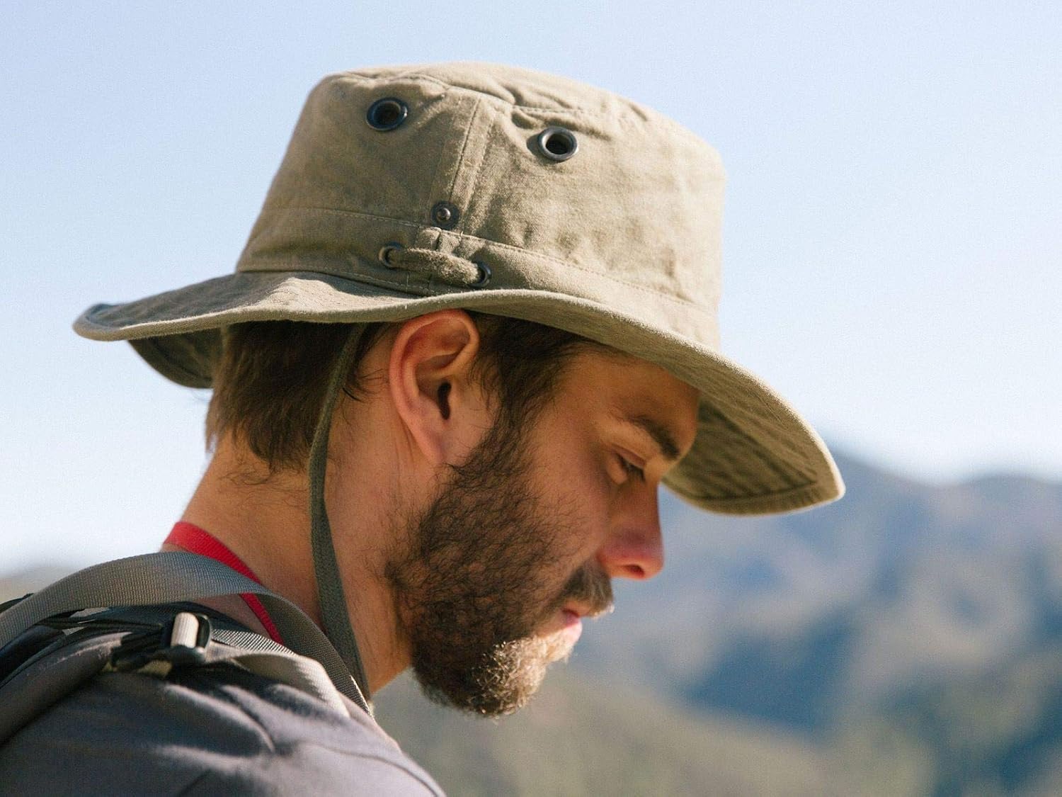 Cotton canvas sun hat in warm neutral — classic travel style — view 2