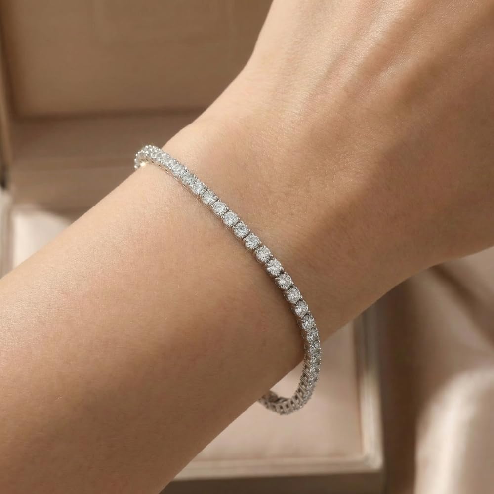 Diamond tennis bracelet in white gold with round cut stones, classic luxury — view 2